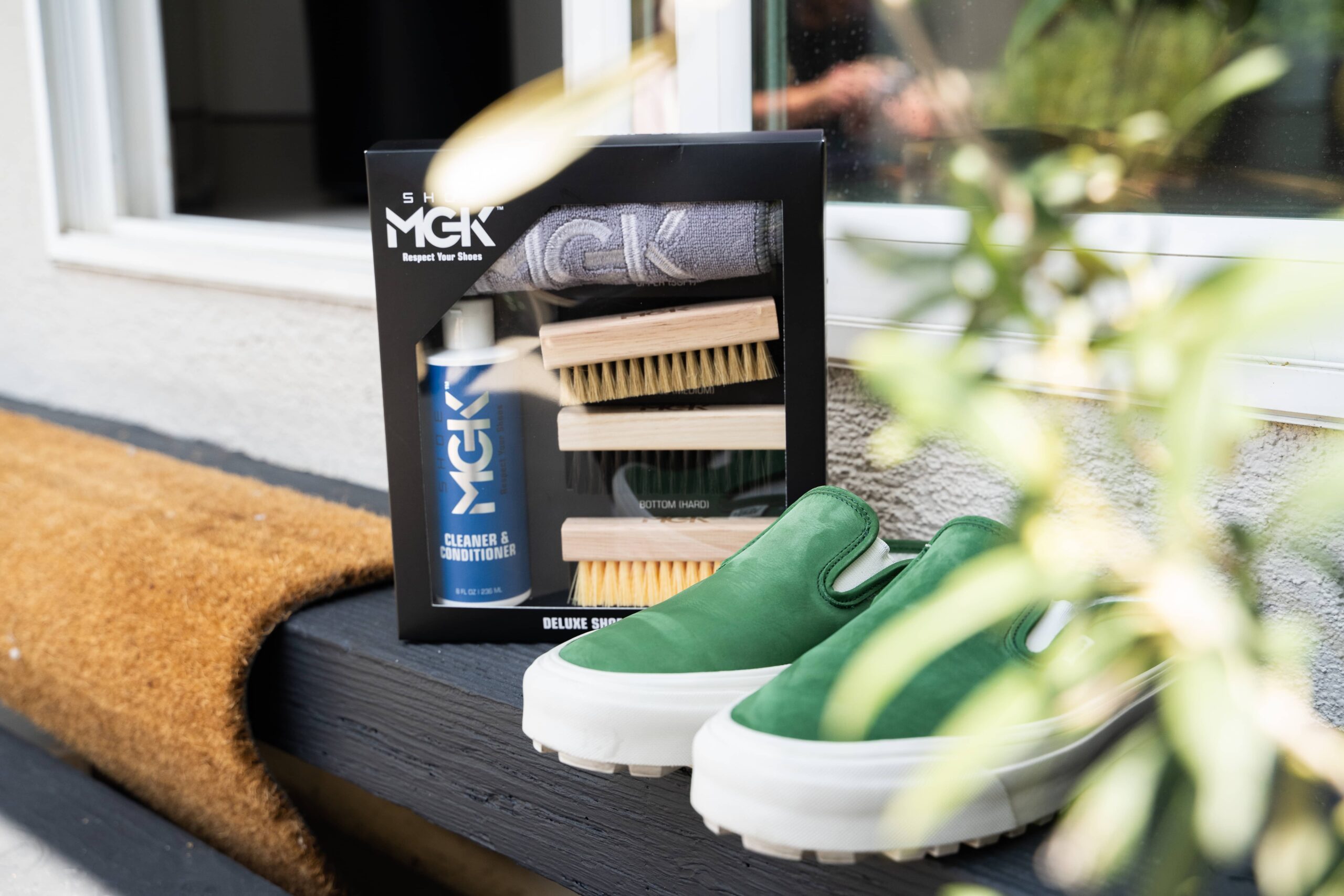 how-to-clean-canvas-shoes-and-make-them-look-brand-new-shoe-mgk