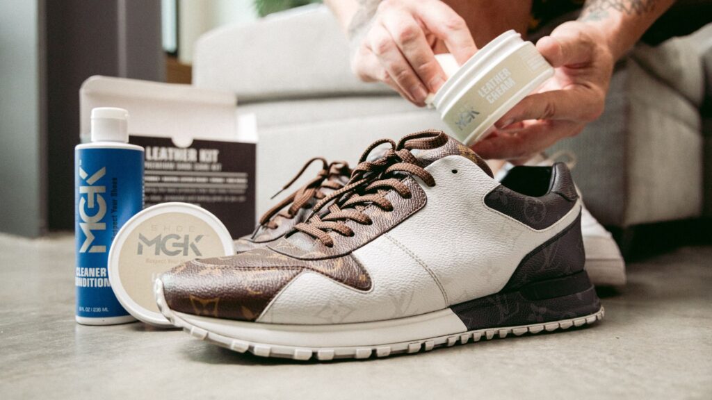 Man clean leather shoes with the Shoe MGK Leather Cream